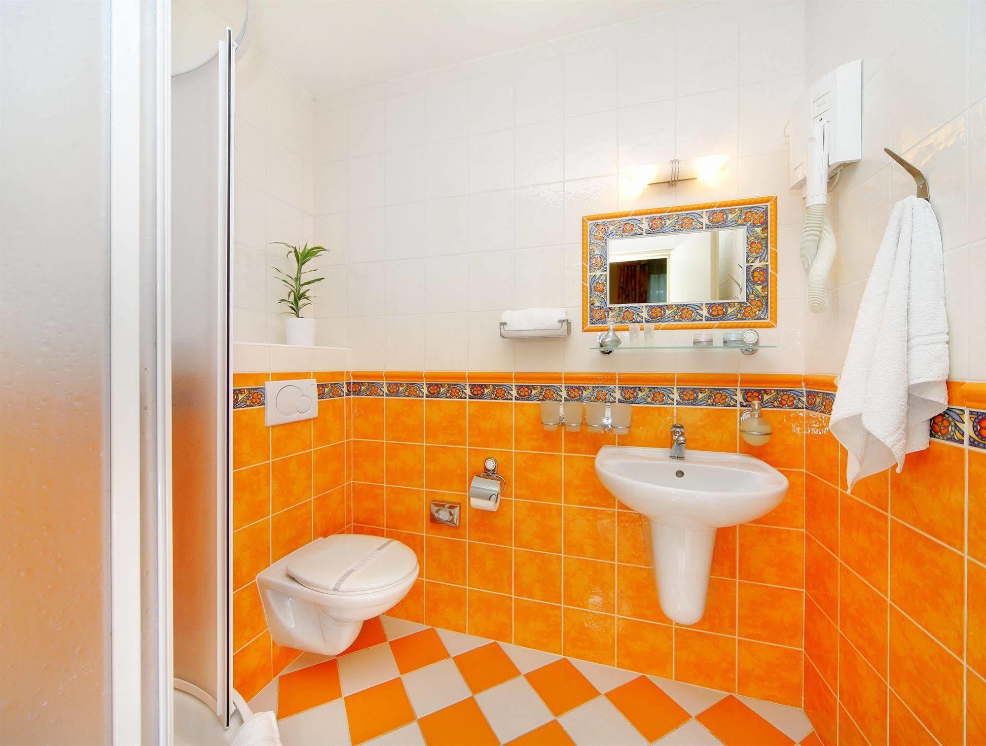 Praha Hotel 4*